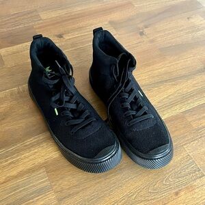 Cariuma Black High-Top Sneakers